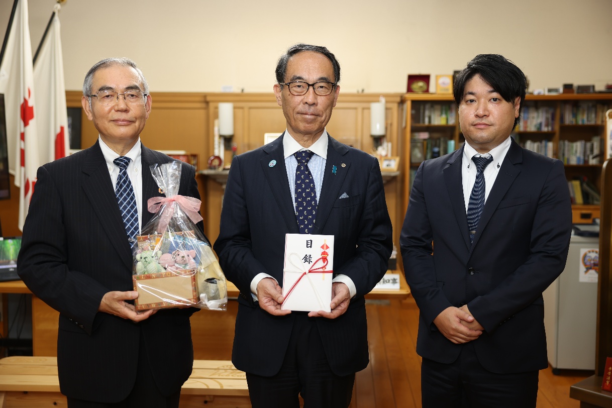 寄付金のお渡し